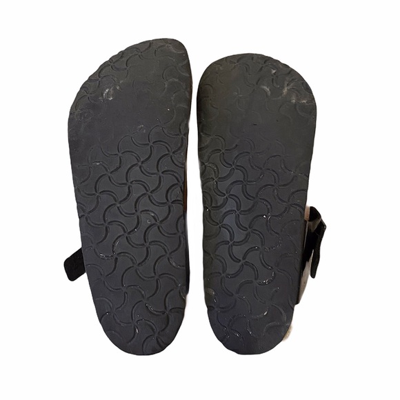 🚨SOLD🚨Birkenstock Black Gizeh Sandals - Picture 5 of 7